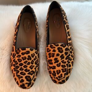 Clarks pony hair leopard print Loafers Size 7M
Brand new! So cute and comfy
